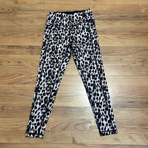 Victoria’s Secret Cheetah Leopard Print Leggings Pockets Size 4